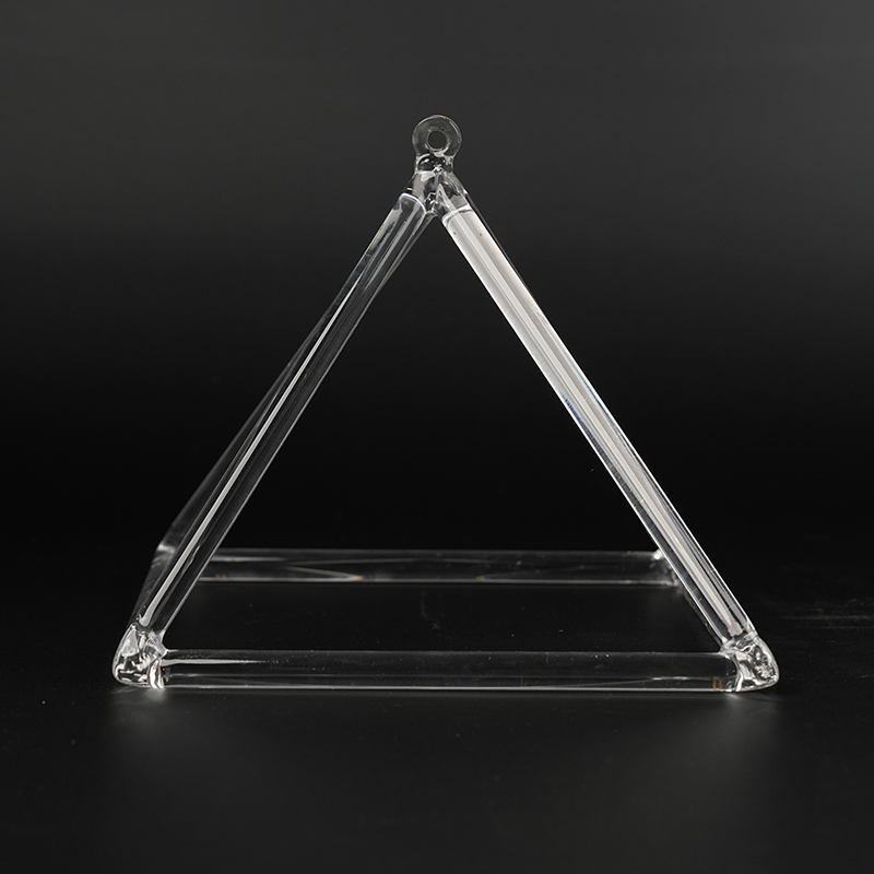 Piramida cântătoare de cristal transparent Piramida cântătoare de cristal transparent