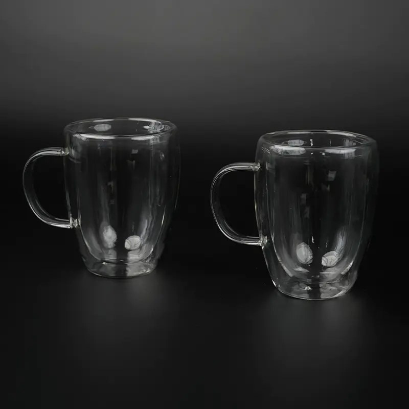 Cupă de sticlă cu perete dublu Cupă de sticlă cu perete dublu
